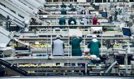 Das Foto zeigt Arbeiter in einer Fabrik Franck Fischbach: „Der Kapitalismus schafft Menschen, die nicht mehr wirklich sozial sind“