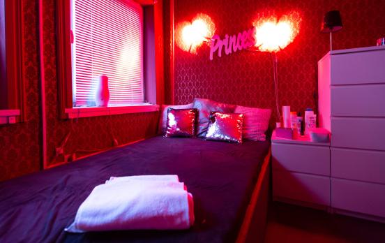 Fröhliche Unterwerfung – Zur sexualpolitischen Regression im Queerfeminismus