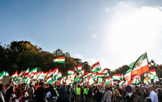 Arash Azizi: „Wir müssen in der iranischen Opposition von einer aktivistischen Mentalität zu einer politischen gelangen“