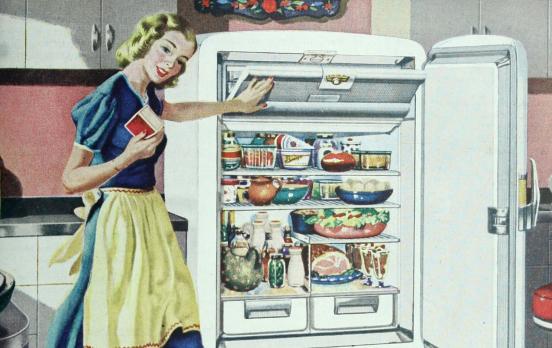 Die Illustration zeigt eine Frau am Kühlschrank