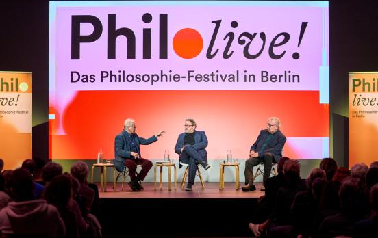 Das Foto zeigt Peter Sloterdijk, Wolfram Eilenberger und Daniel Cohn-Bendit