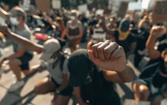 Robin Celikates: „Wir sind Zeugen eines ideologischen Kampfes, der mit allen Mitteln ausgetragen wird“