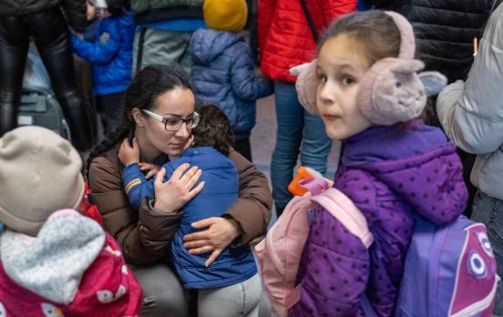 Mutter mit Kind: Zum Paternalismus der Kriegsbilder