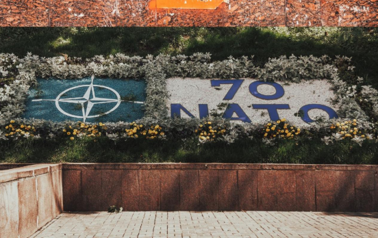 Muss die NATO auf die ganze Welt ausgeweitet werden?