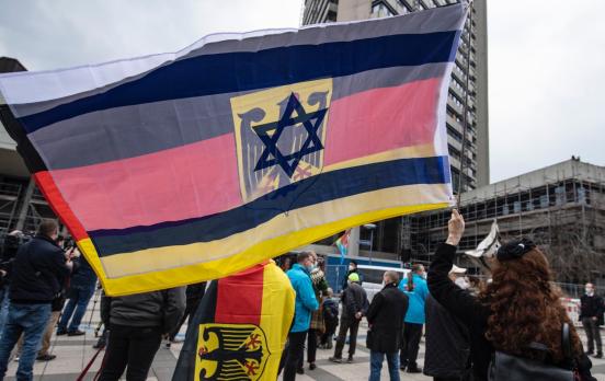 Solidarität als Schafspelz – Warum rechte Solidarität mit Juden nichts wert ist