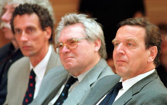 Die Kluft zwischen Macht und Geist