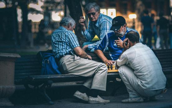 Nieder mit der Herrschaft der Alten!