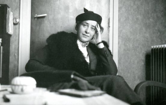 Mit Hannah Arendt liebevoll auf die Katastrophe blicken