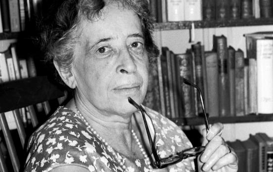 Marie Luise Knott: „Das Lachen im Denken von Arendt hat einen Ursprung in Kafka“