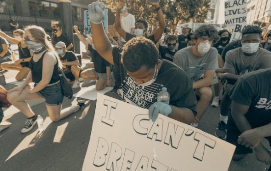 Kwame Anthony Appiah: „Für universelle Kämpfe müssen Menschen nicht ihre Identitäten aufgeben“