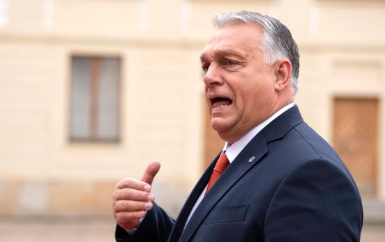 Amélie Poinssot: „Viktor Orbán spielt ein Doppelspiel“