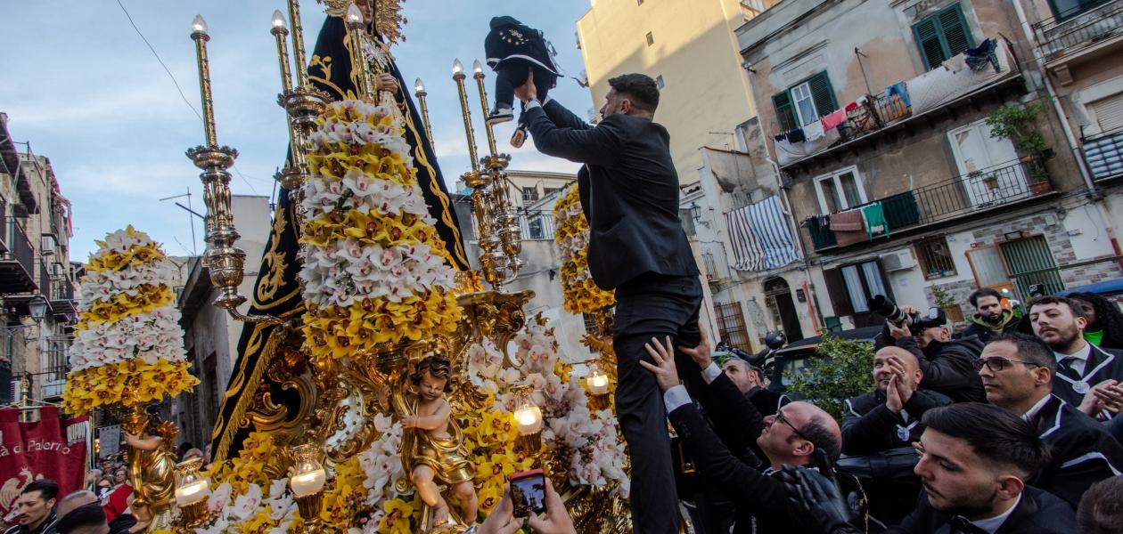 Eine andere Möglichkeit der Leidbewältigung: Karfreitagsprozessionen auf Sizilien