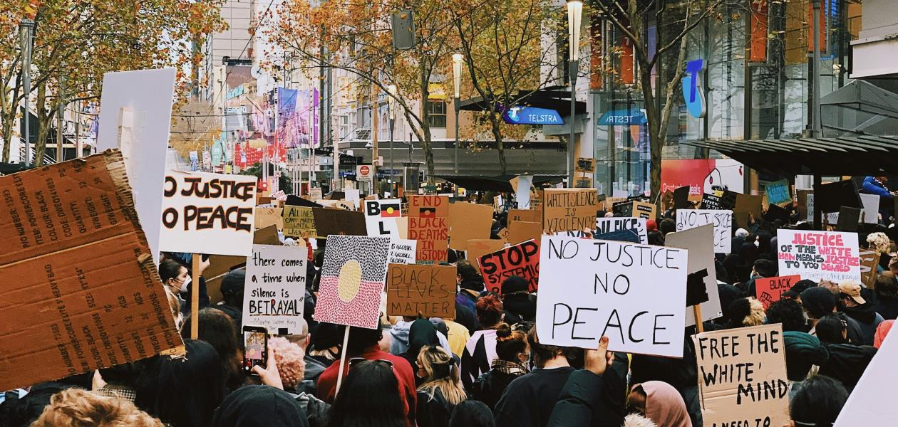 Grundsteine bergen und Karten legen